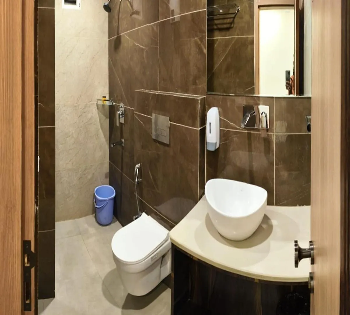 ***  Anaya Retreat Hotel Varanasi India